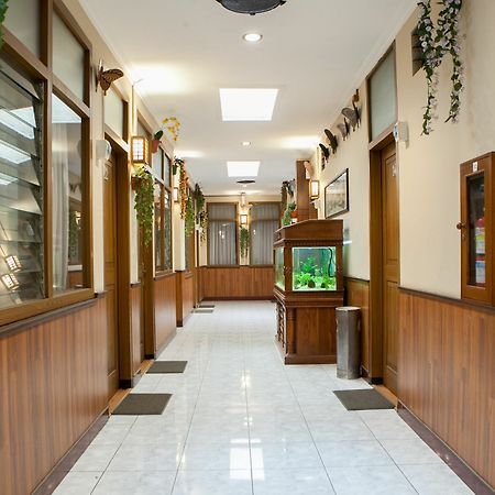 Reddoorz Plus Near Riau Street バンドゥン エクステリア 写真