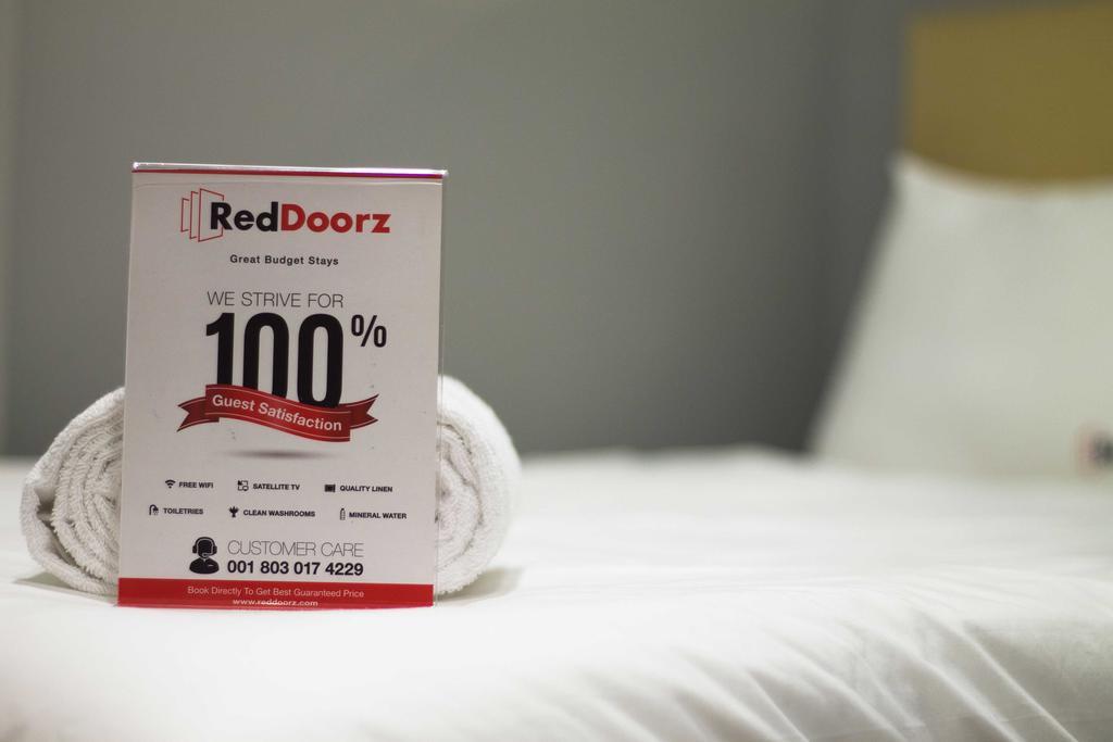 Reddoorz Plus Near Riau Street バンドゥン エクステリア 写真