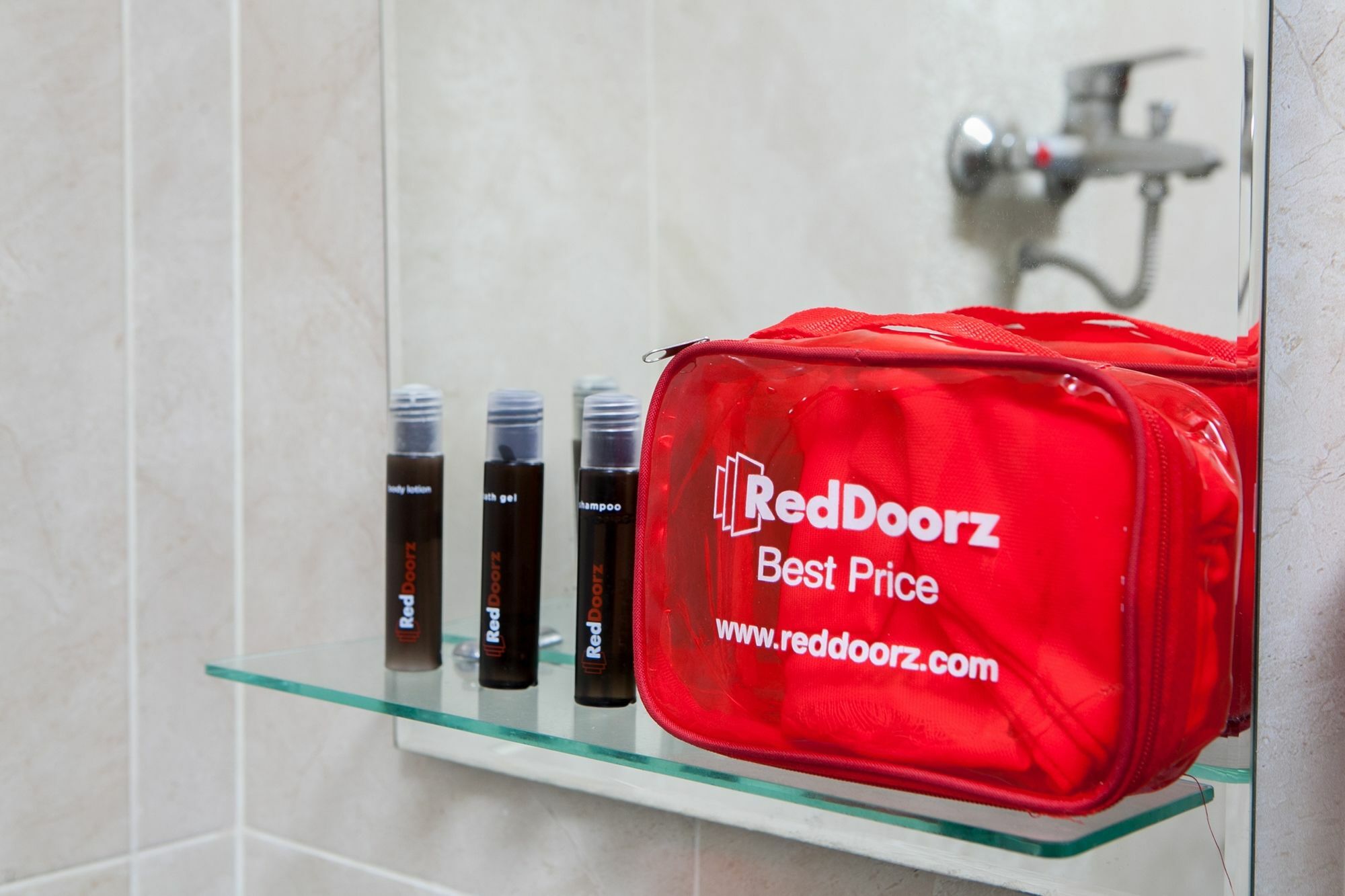 Reddoorz Plus Near Riau Street バンドゥン エクステリア 写真