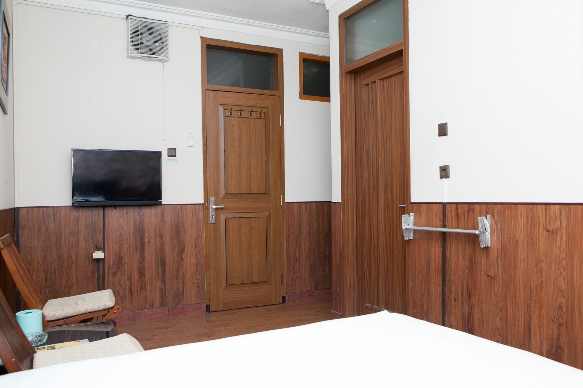 Reddoorz Plus Near Riau Street バンドゥン エクステリア 写真
