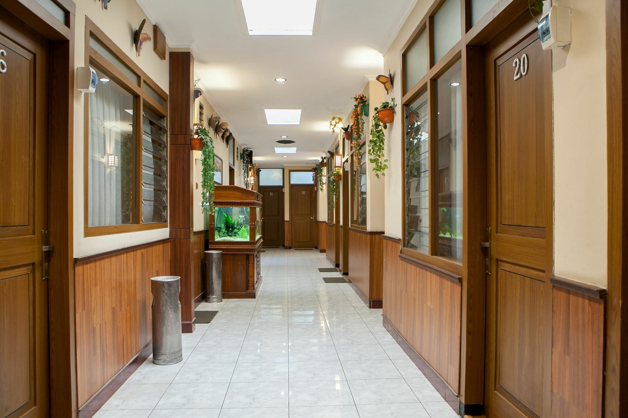 Reddoorz Plus Near Riau Street バンドゥン エクステリア 写真